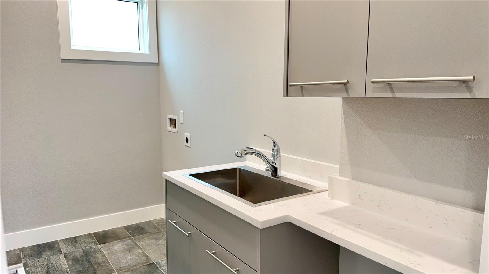 Image 18 of 30 For 142 Harbor Village Point S