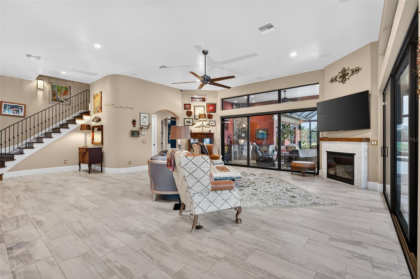 Image 17 of 71 For 27 Las Palmas Way