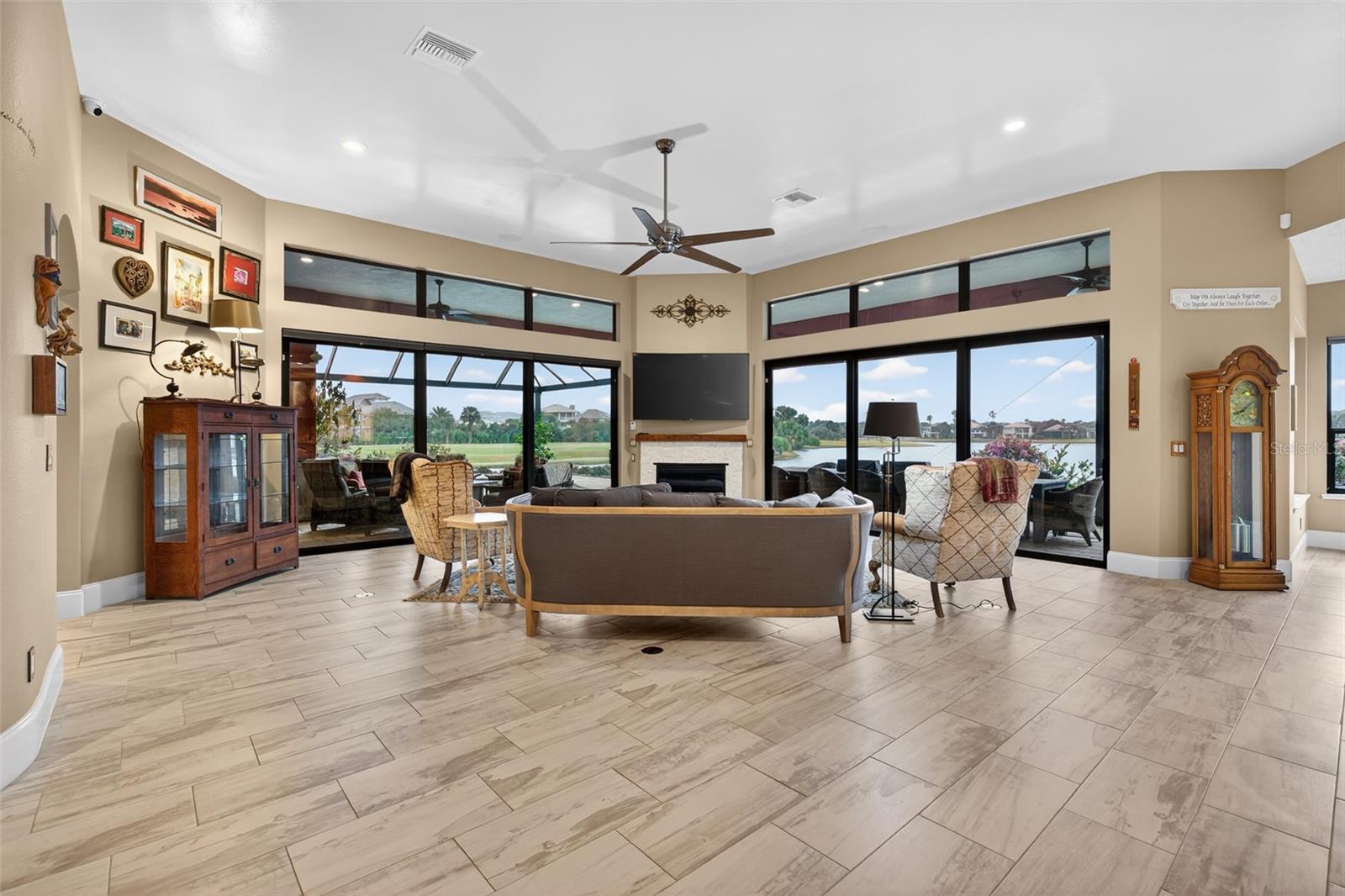 Image 18 of 71 For 27 Las Palmas Way