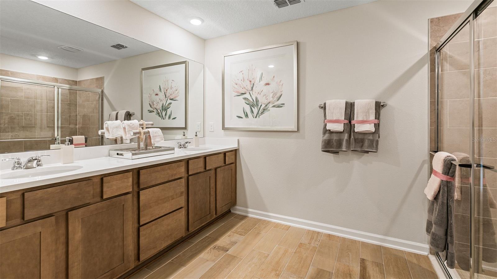 Image 21 of 38 For 33 Green Circle