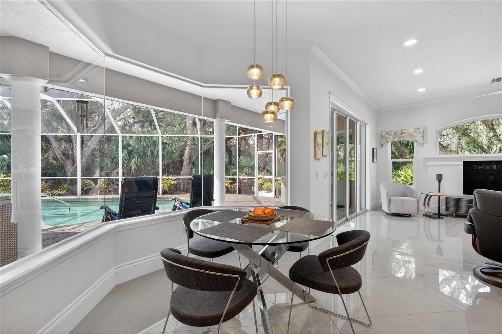 Image 21 of 79 For 5 Avenue Monet