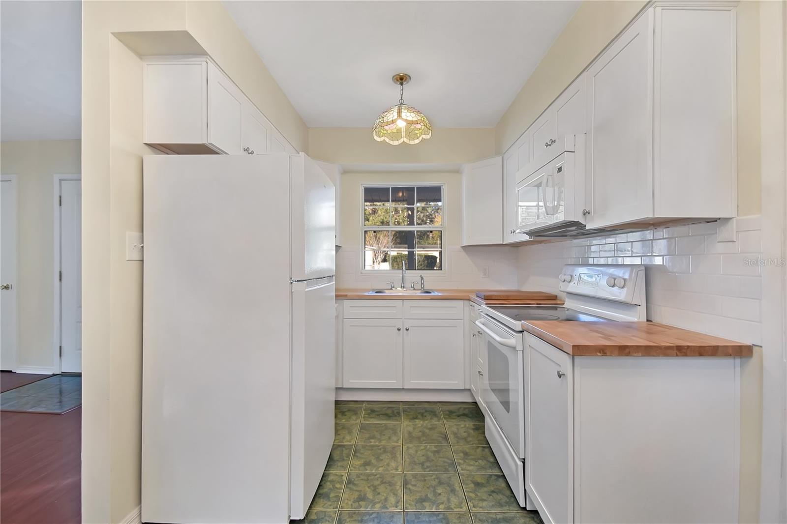 Image 12 of 29 For 1064 Hibiscus Street