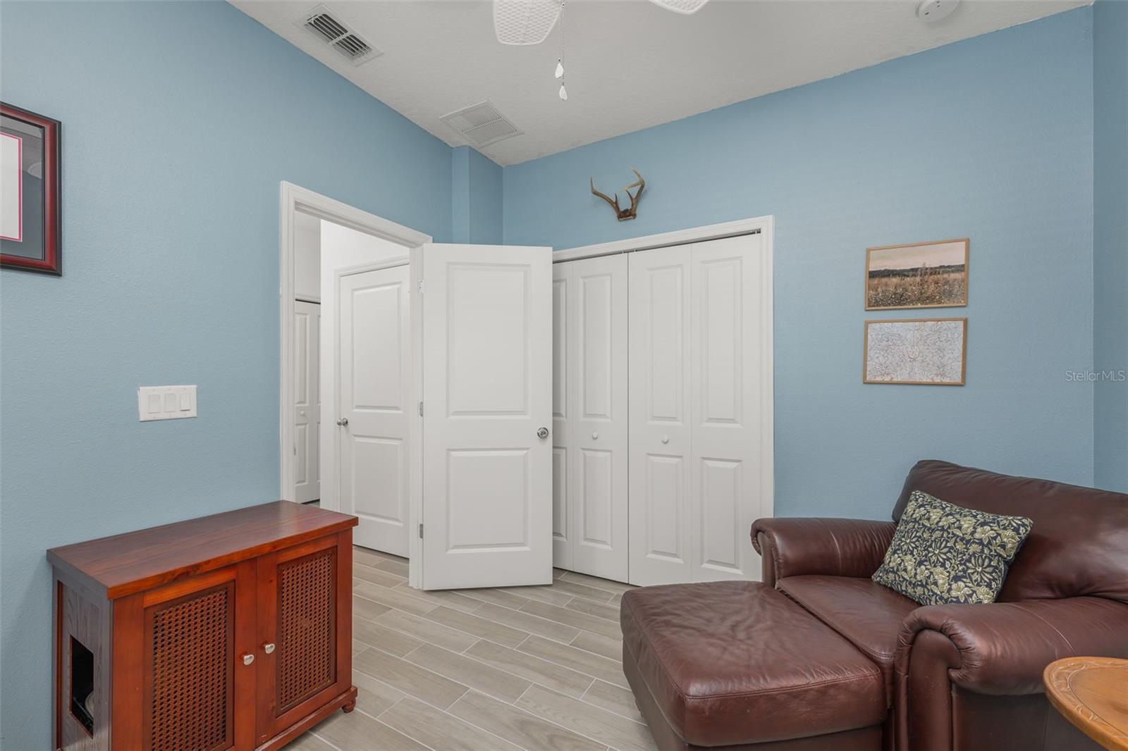 Listing photo id 10 for 28 Seasons Court