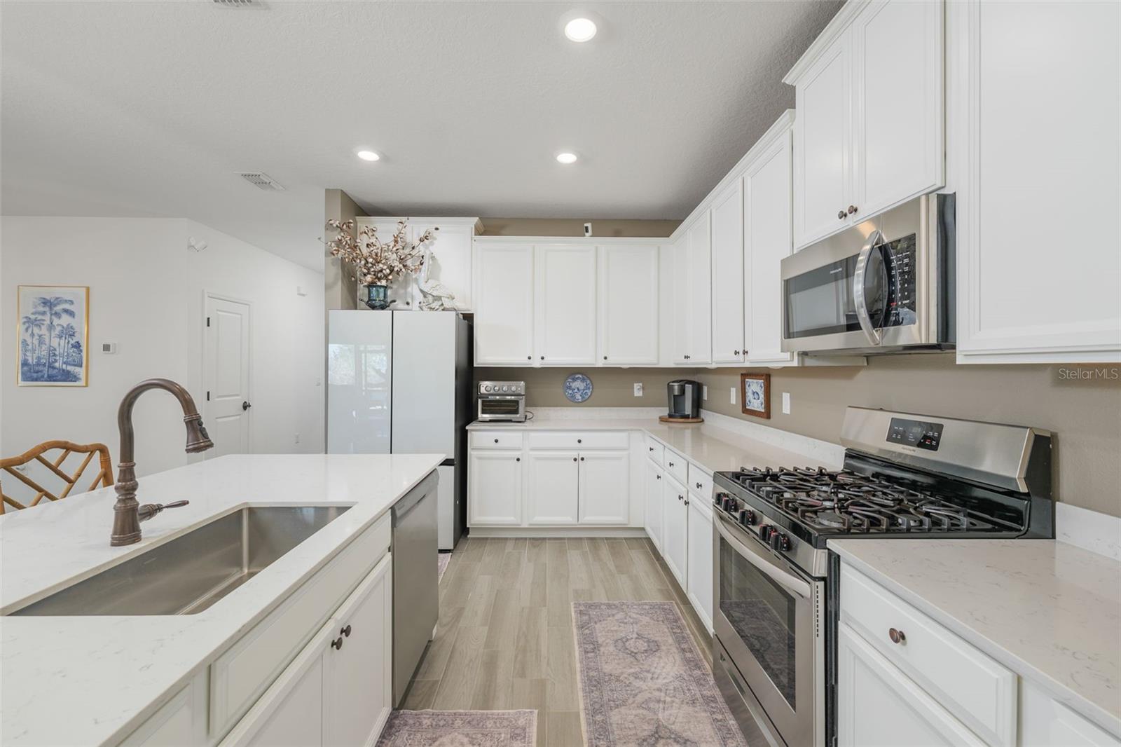 Listing photo id 23 for 28 Seasons Court