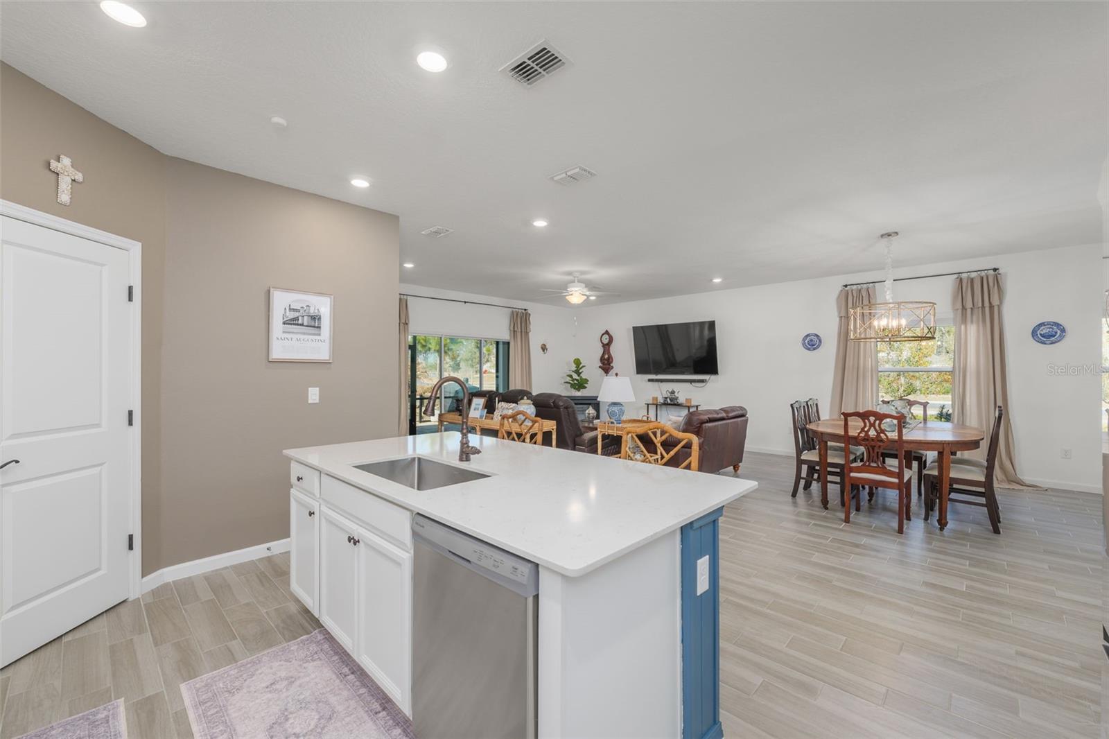 Listing photo id 25 for 28 Seasons Court