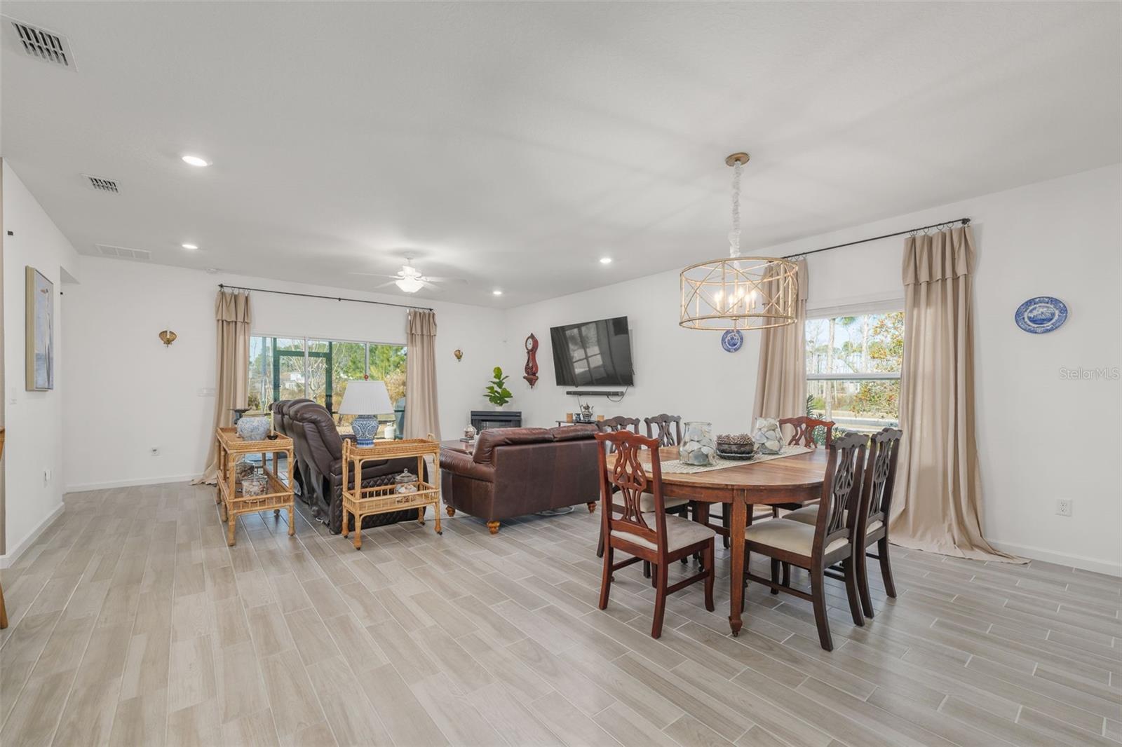 Listing photo id 26 for 28 Seasons Court