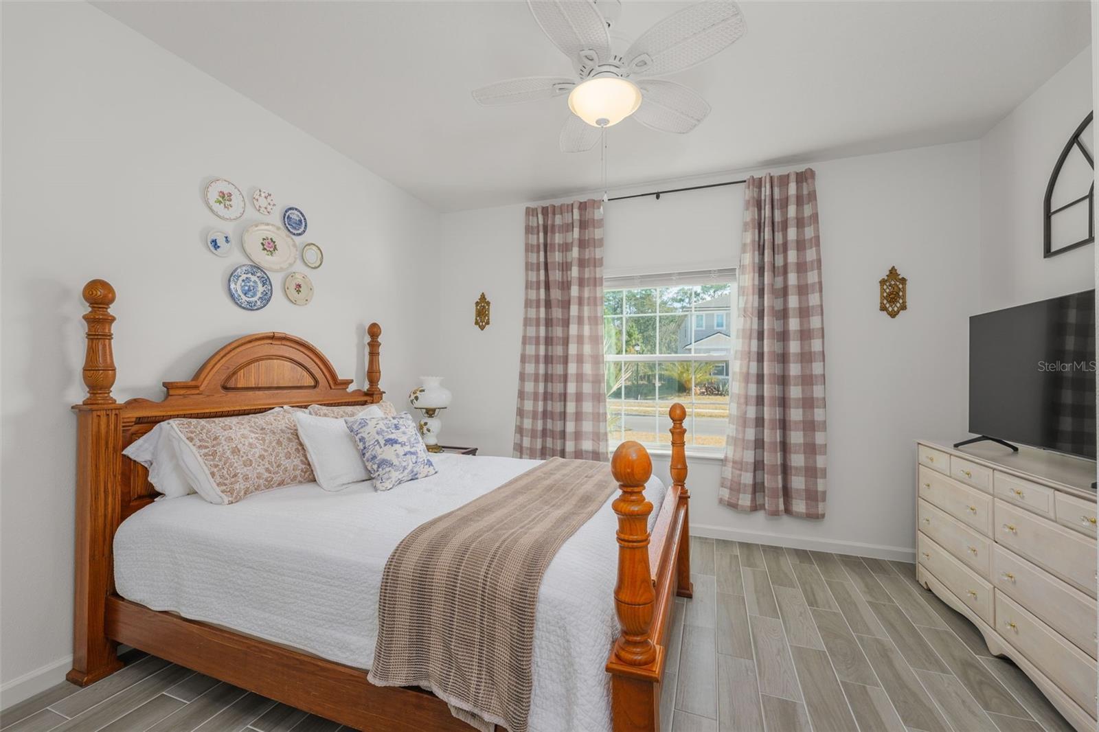 Listing photo id 6 for 28 Seasons Court