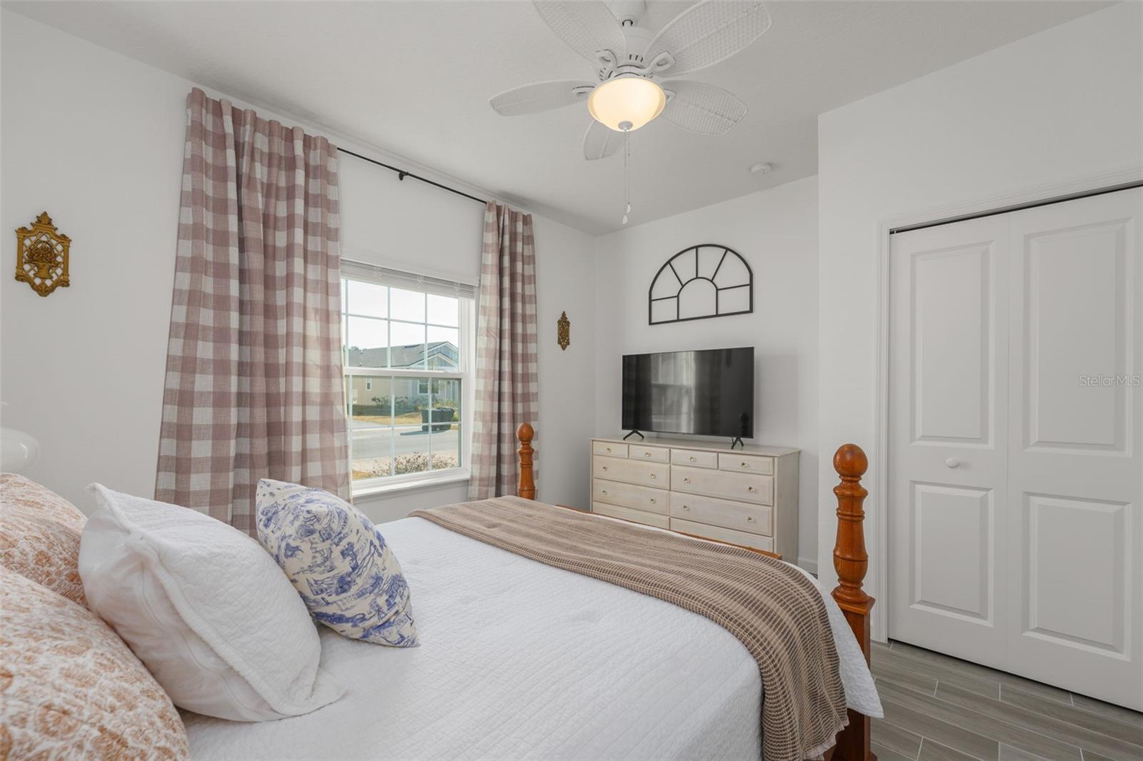 Listing photo id 7 for 28 Seasons Court