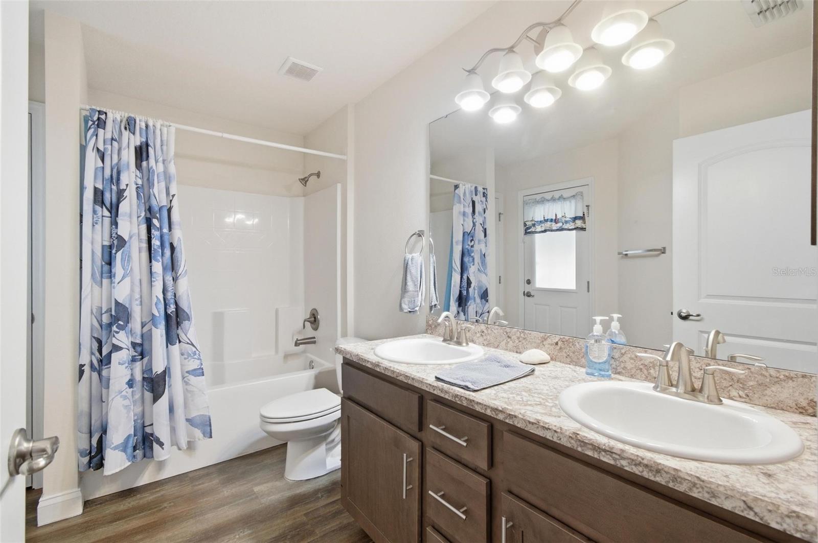 Image 27 of 56 For 4 Seaton Valley Path