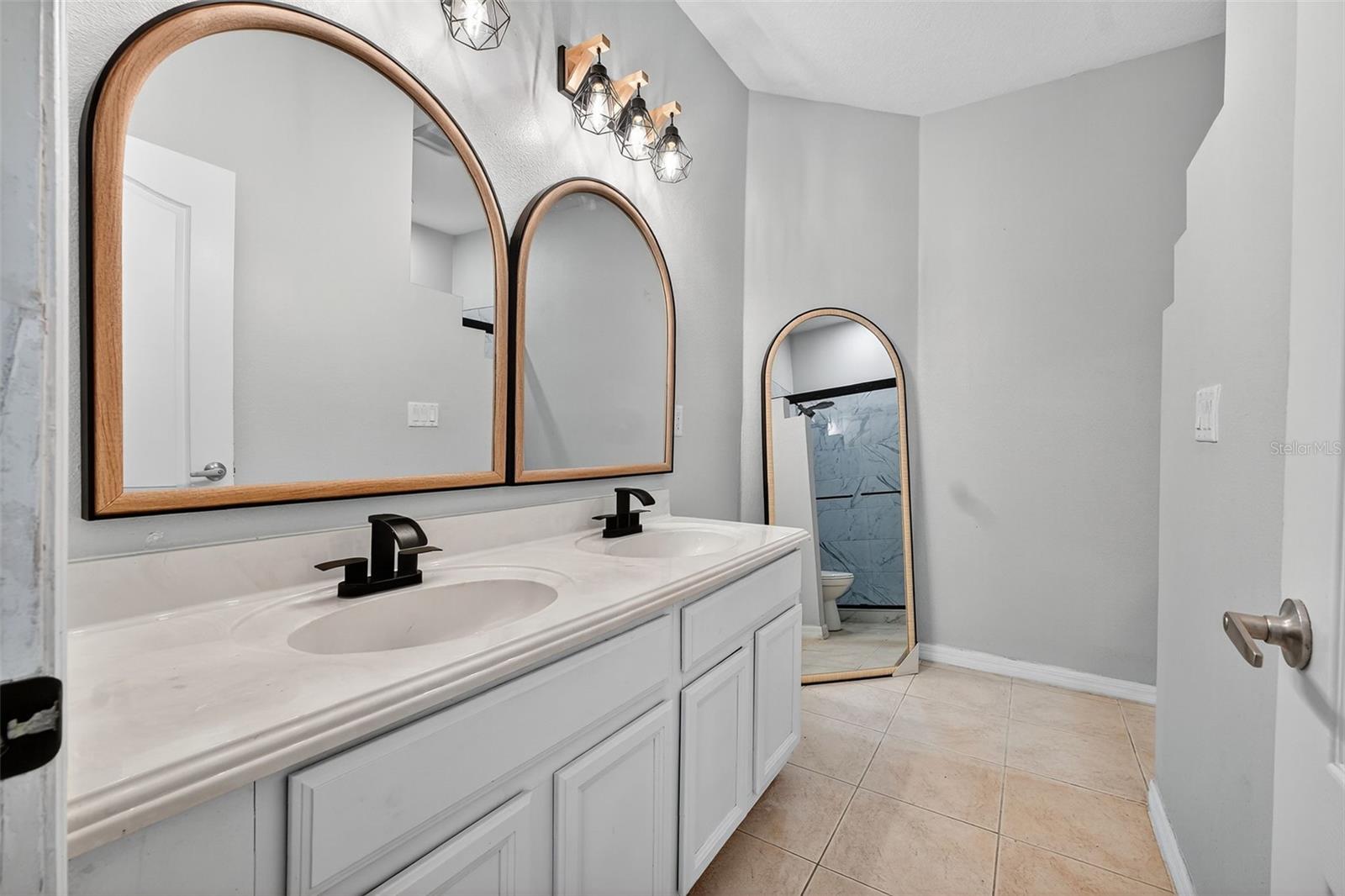 Image 15 of 43 For 5037 Shale Ridge Trail