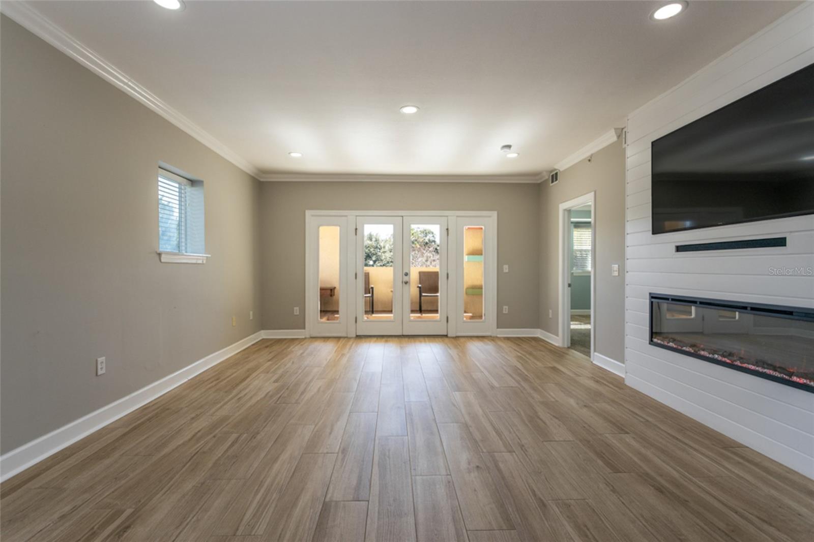 Image 14 of 53 For 300 Bella Harbor Court 101