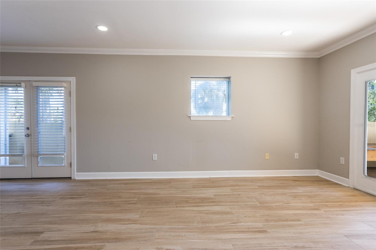 Image 17 of 53 For 300 Bella Harbor Court 101