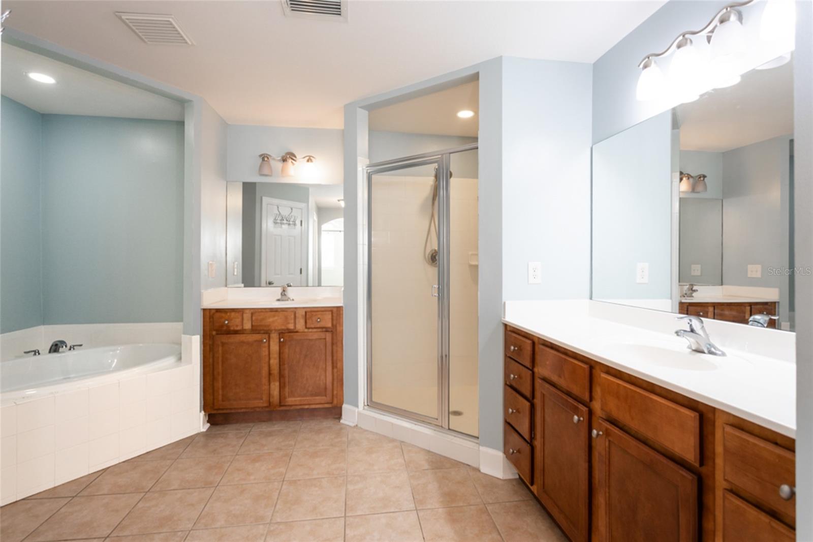 Image 27 of 53 For 300 Bella Harbor Court 101