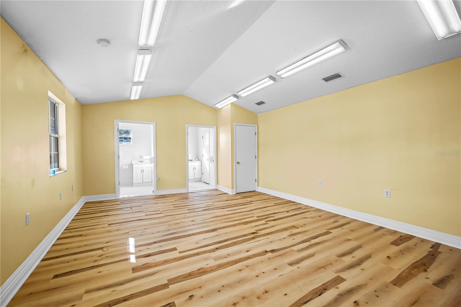 Image 18 of 56 For 35 Cinnamon Street