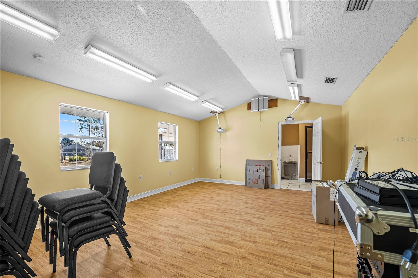 Image 24 of 56 For 35 Cinnamon Street