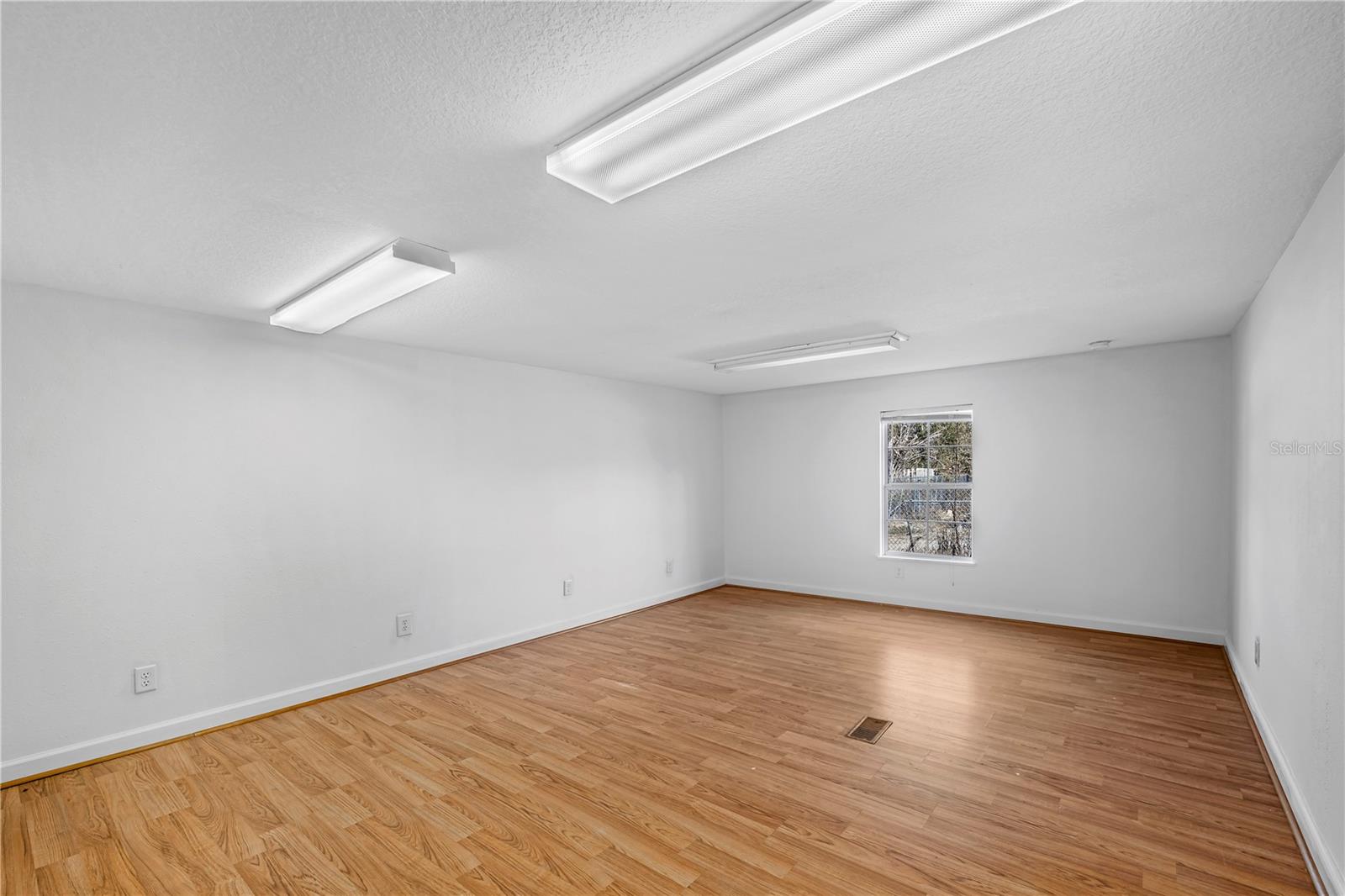 Image 28 of 56 For 35 Cinnamon Street