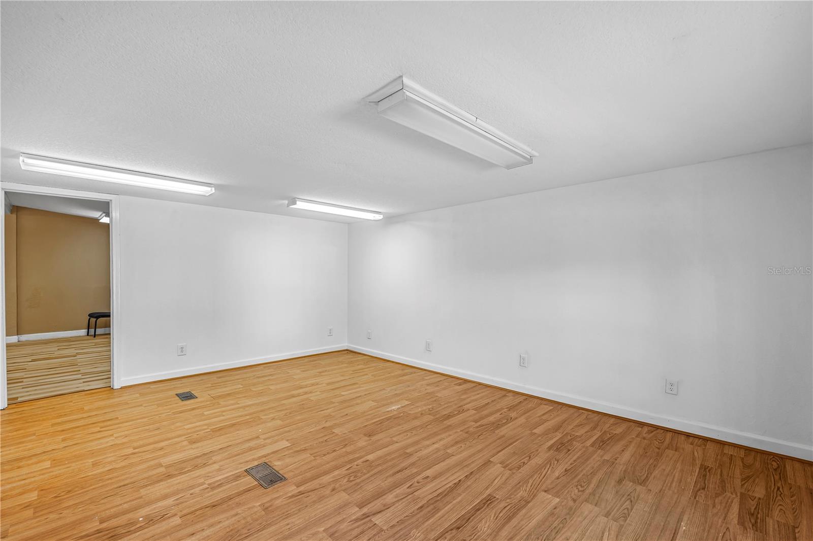 Image 29 of 56 For 35 Cinnamon Street