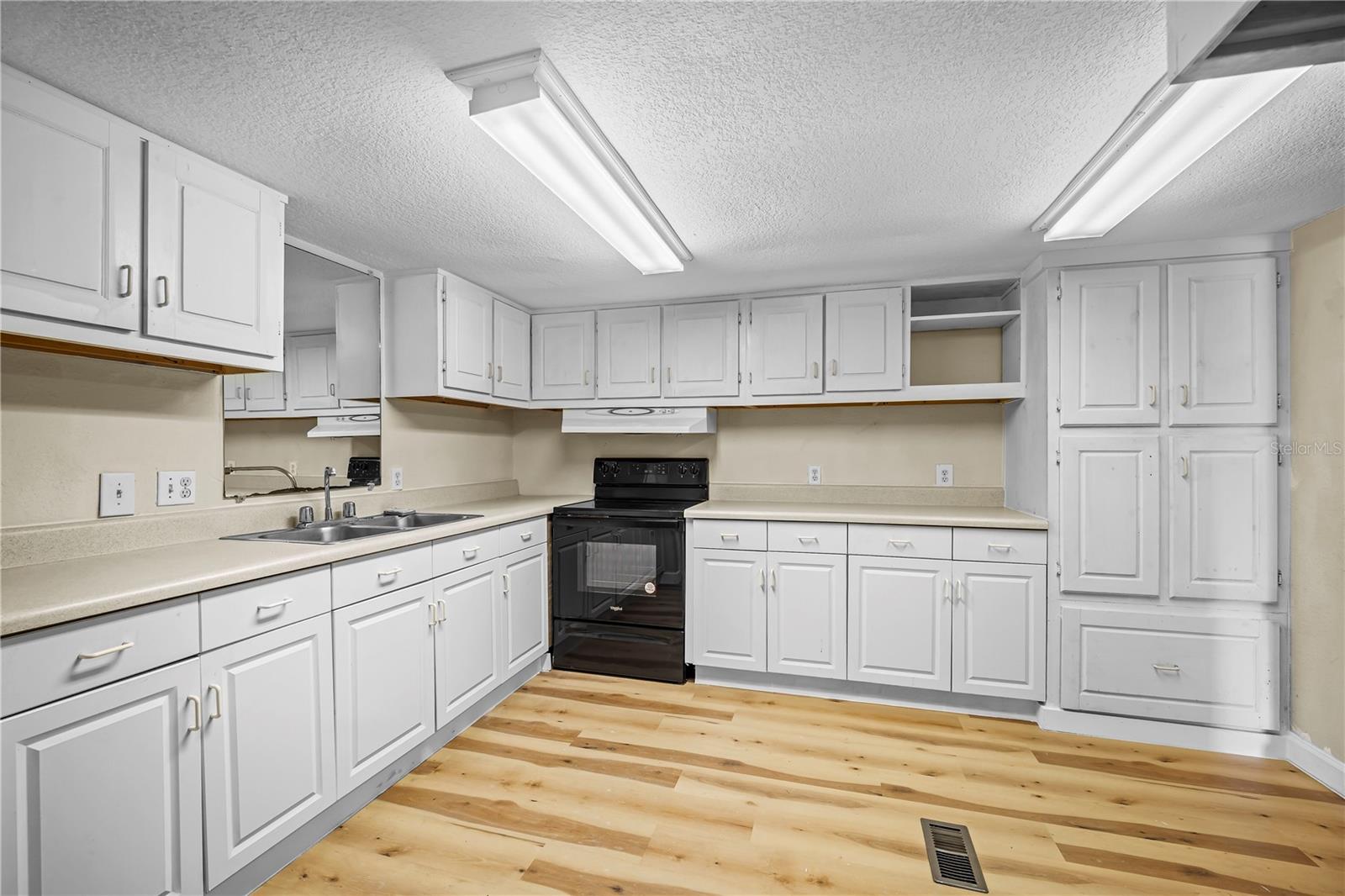 Image 4 of 56 For 35 Cinnamon Street