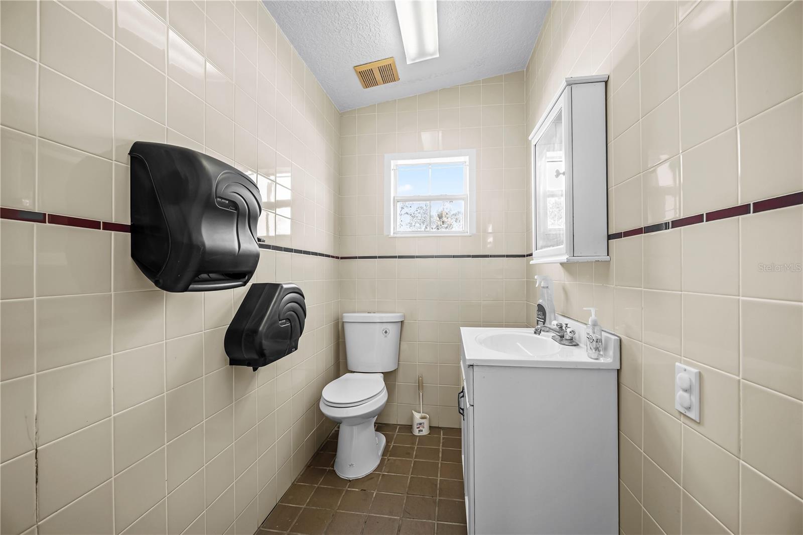 Image 42 of 56 For 35 Cinnamon Street