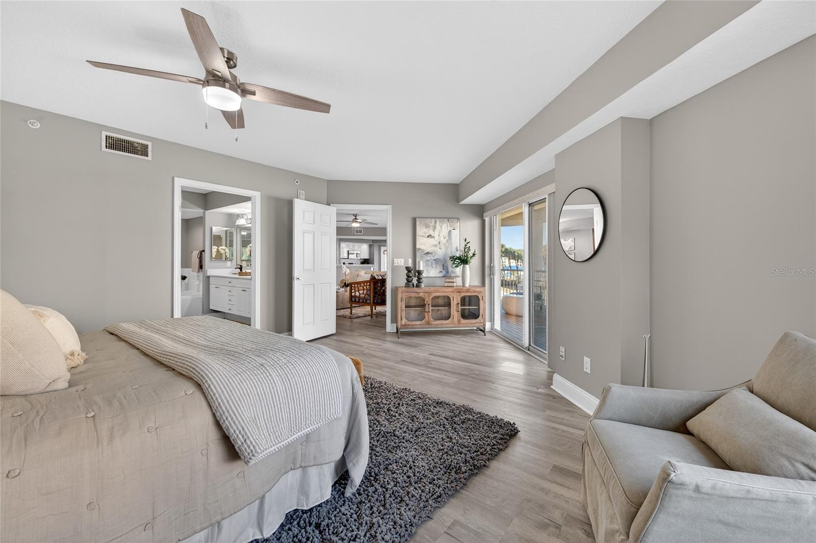 Image 11 of 53 For 4670 Links Village Drive A304