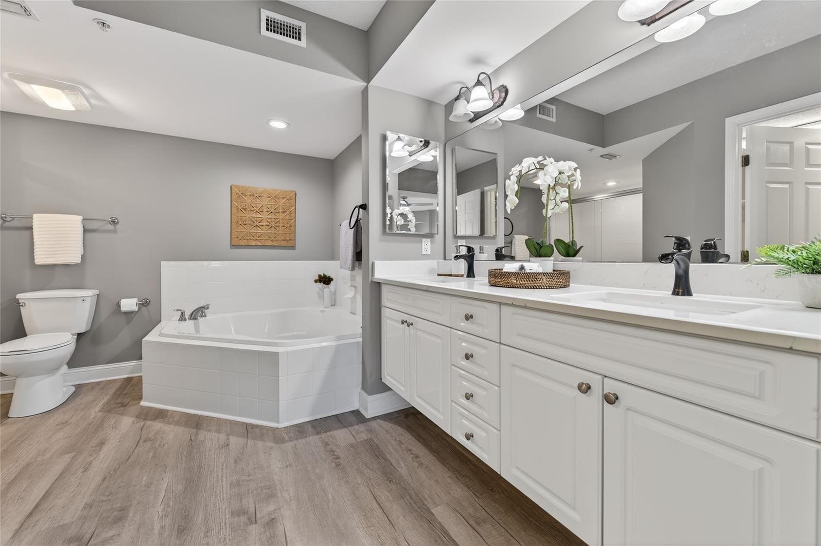 Image 12 of 53 For 4670 Links Village Drive A304