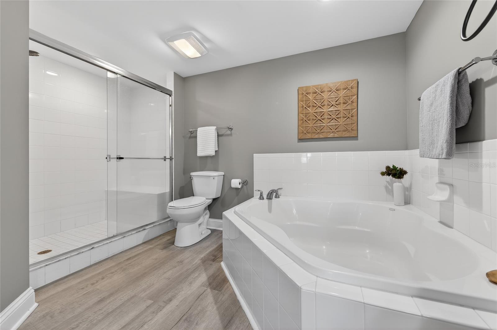 Image 13 of 53 For 4670 Links Village Drive A304