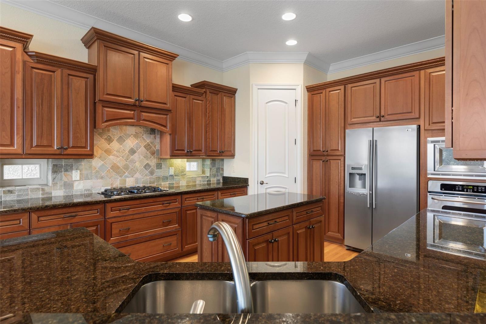 Image 9 of 97 For 11 Riverwalk Drive