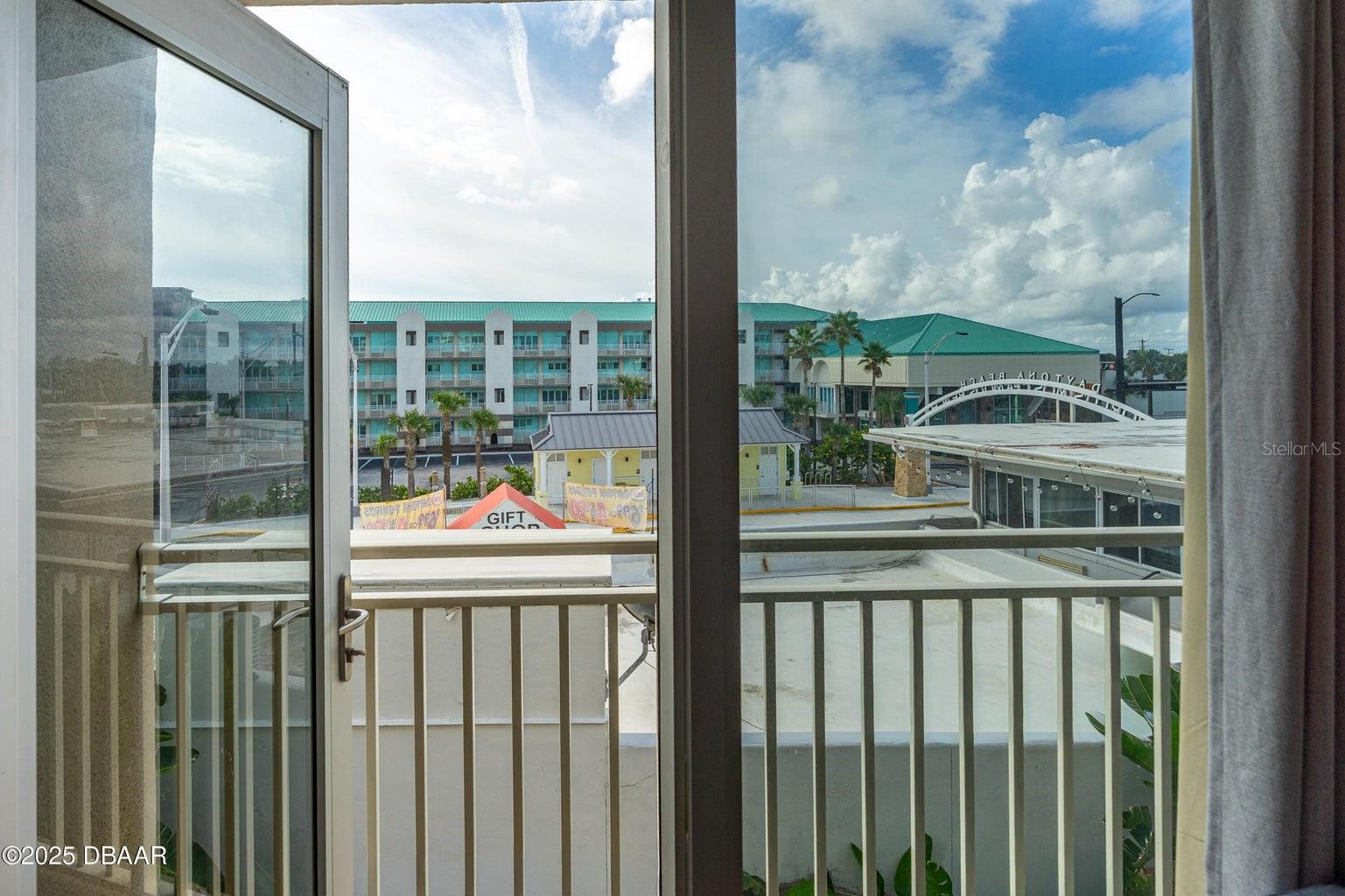 Image 17 of 31 For 219 Atlantic Avenue 333