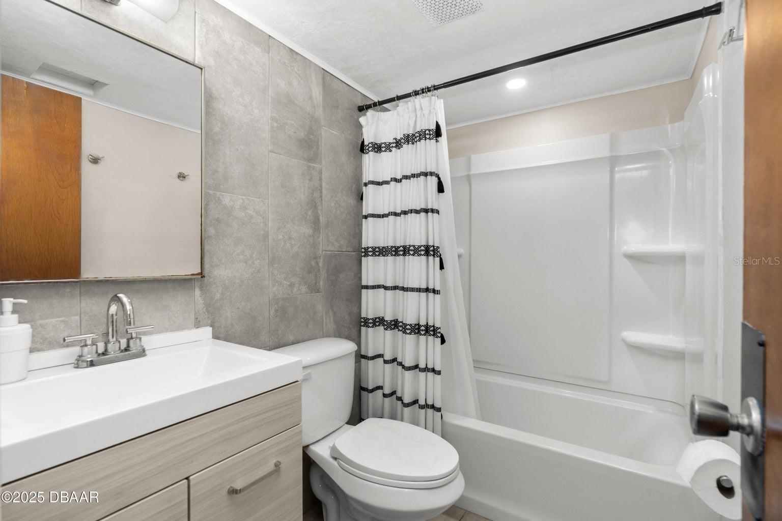 Image 7 of 31 For 219 Atlantic Avenue 333