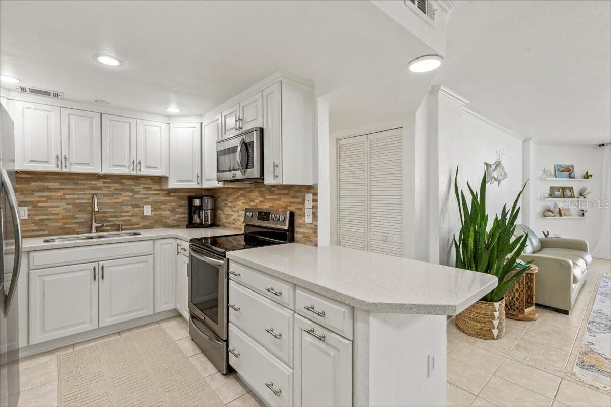 Image 3 of 73 For 1415 Ocean Shore Boulevard 805