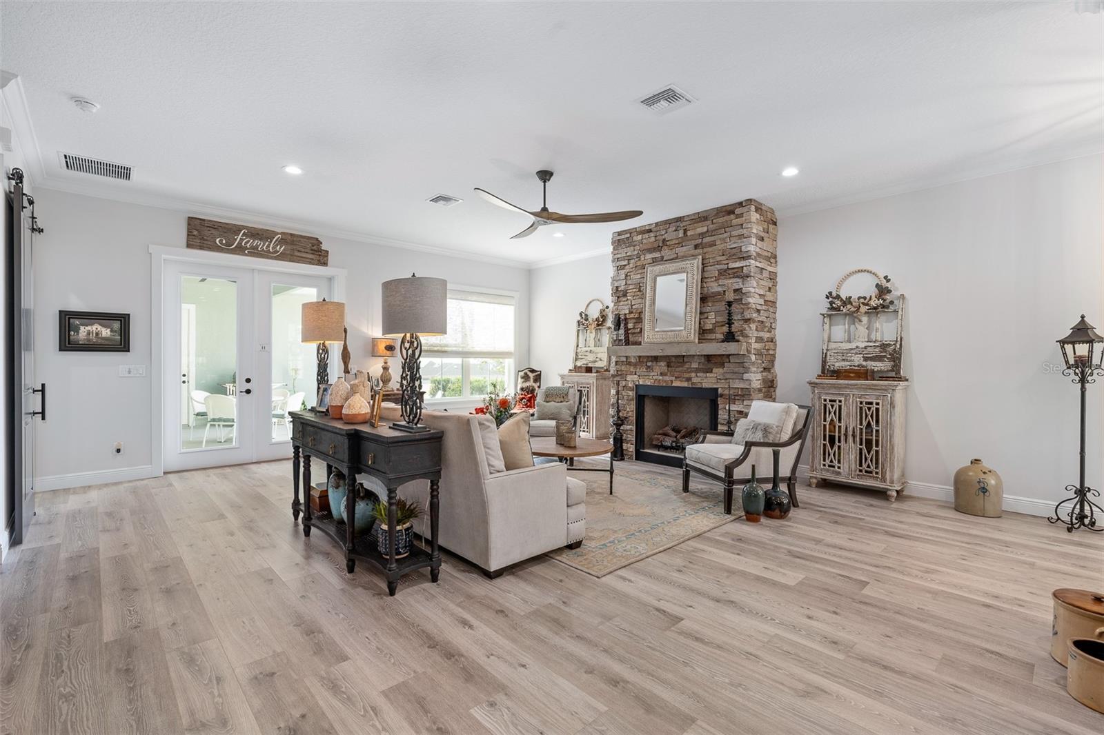 Listing photo id 11 for 622 11th Avenue