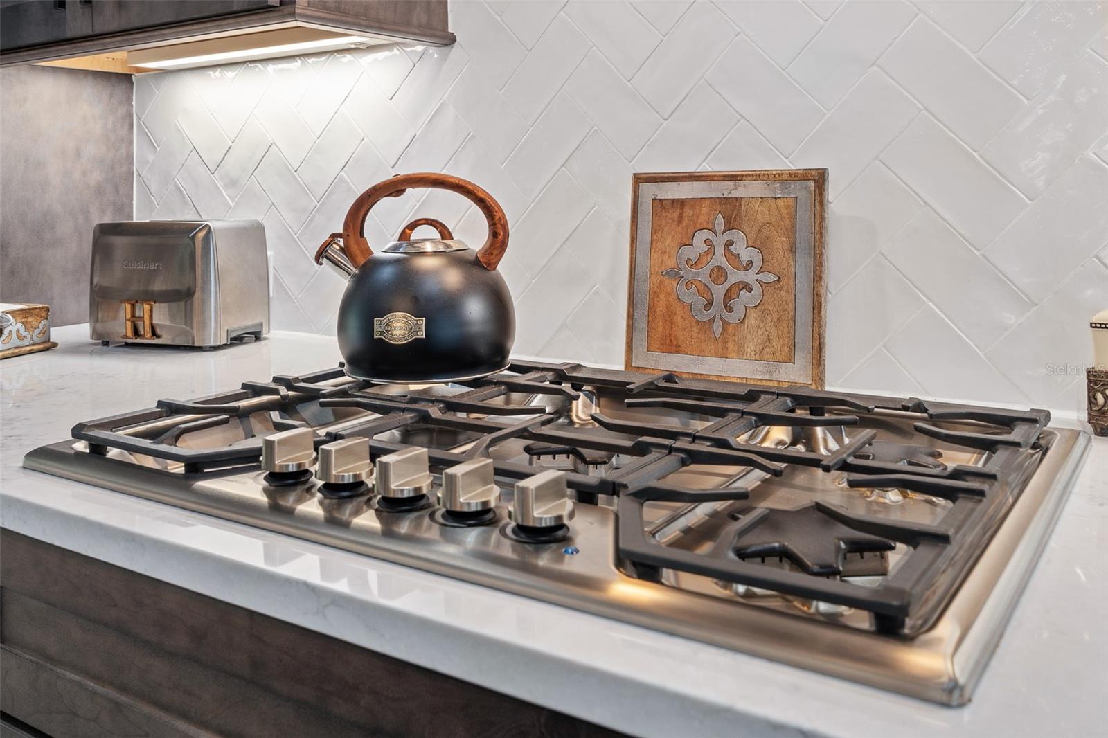 Listing photo id 24 for 622 11th Avenue