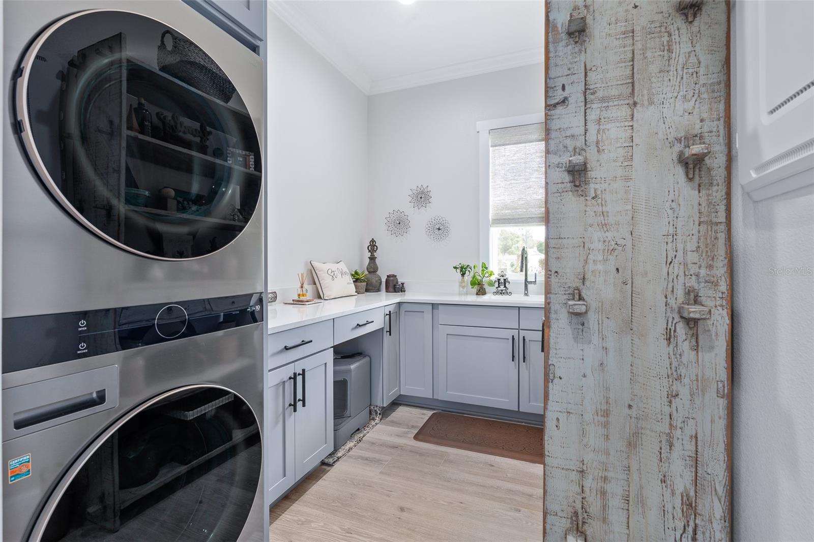 Listing photo id 25 for 622 11th Avenue