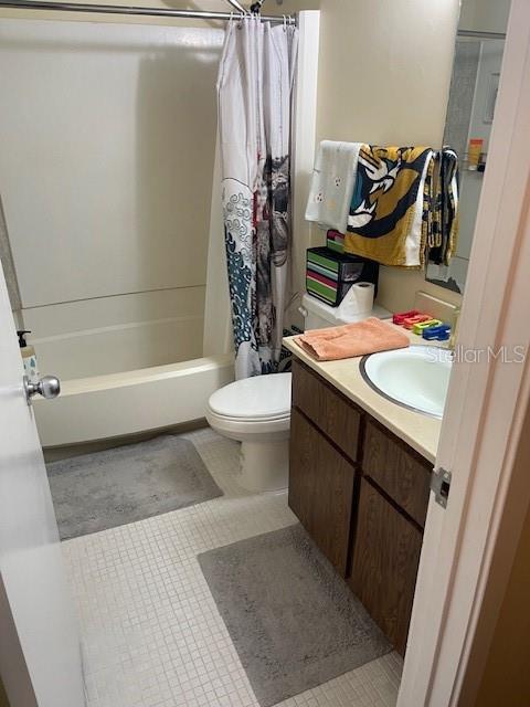 Image 16 of 17 For 48 Club House Drive 204