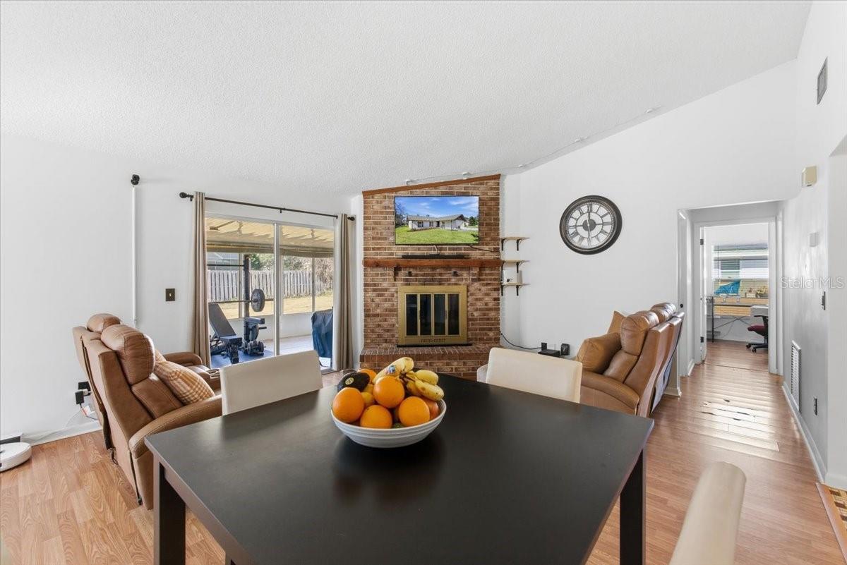 Image 18 of 37 For 8 Berkshire Lane