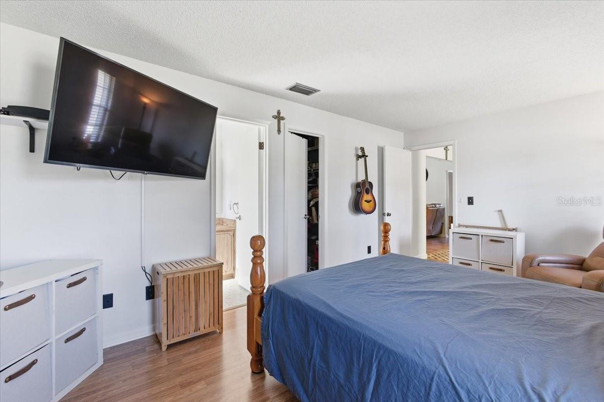 Image 20 of 37 For 8 Berkshire Lane