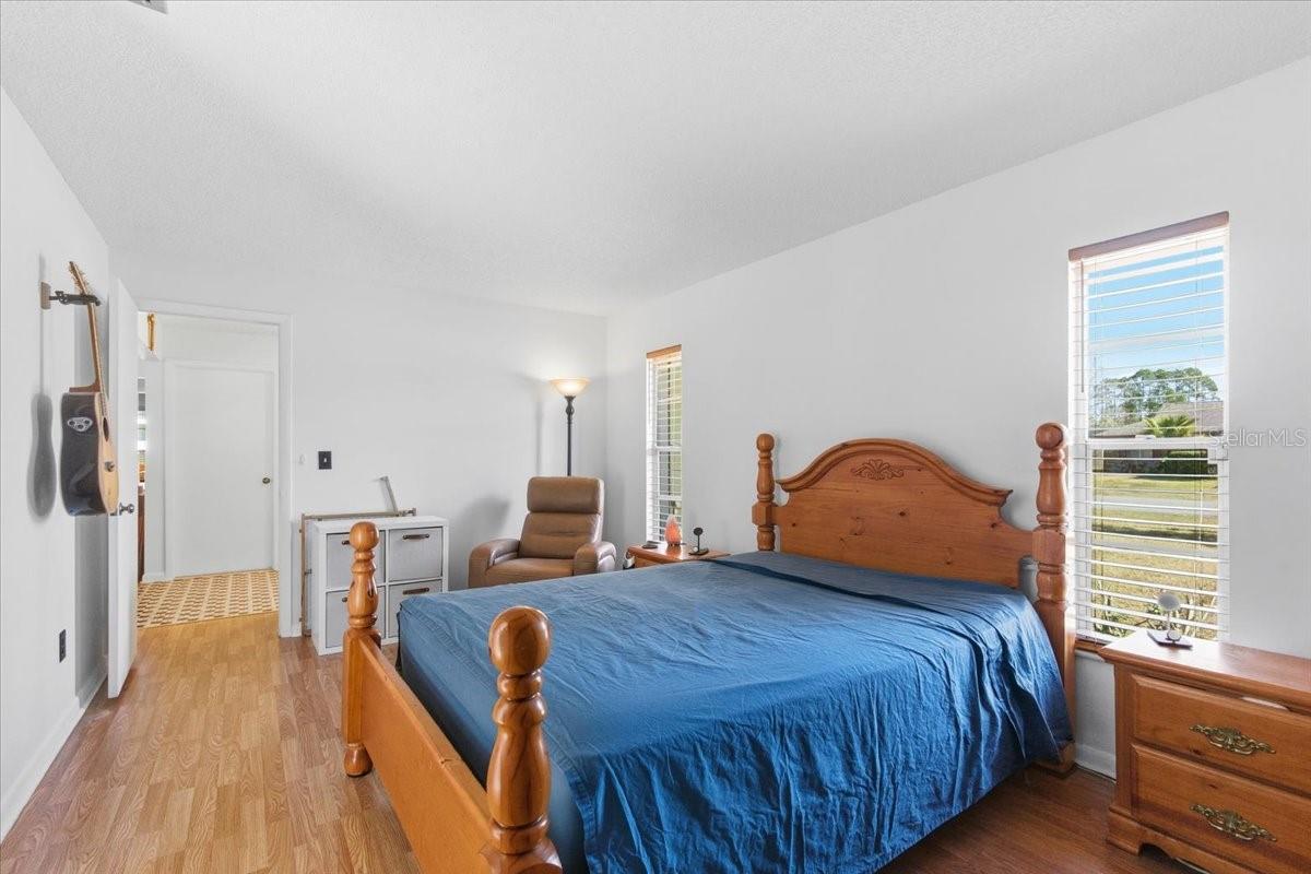 Image 21 of 37 For 8 Berkshire Lane