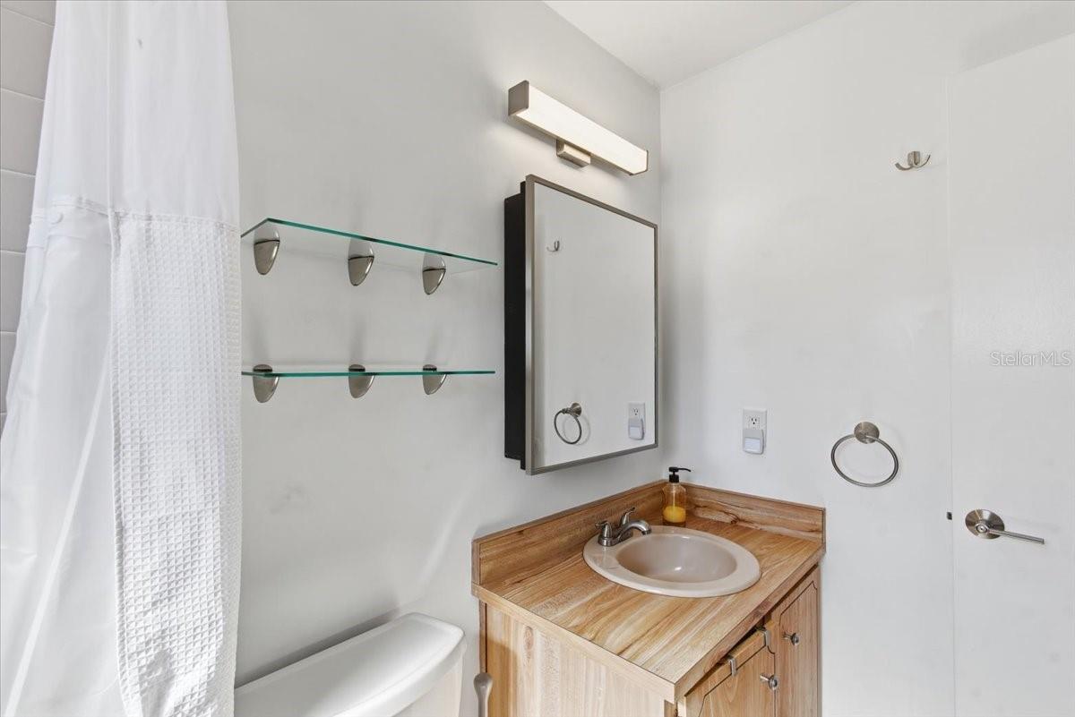 Image 23 of 37 For 8 Berkshire Lane