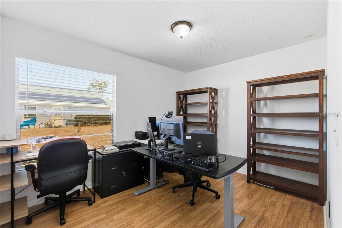 Image 24 of 37 For 8 Berkshire Lane