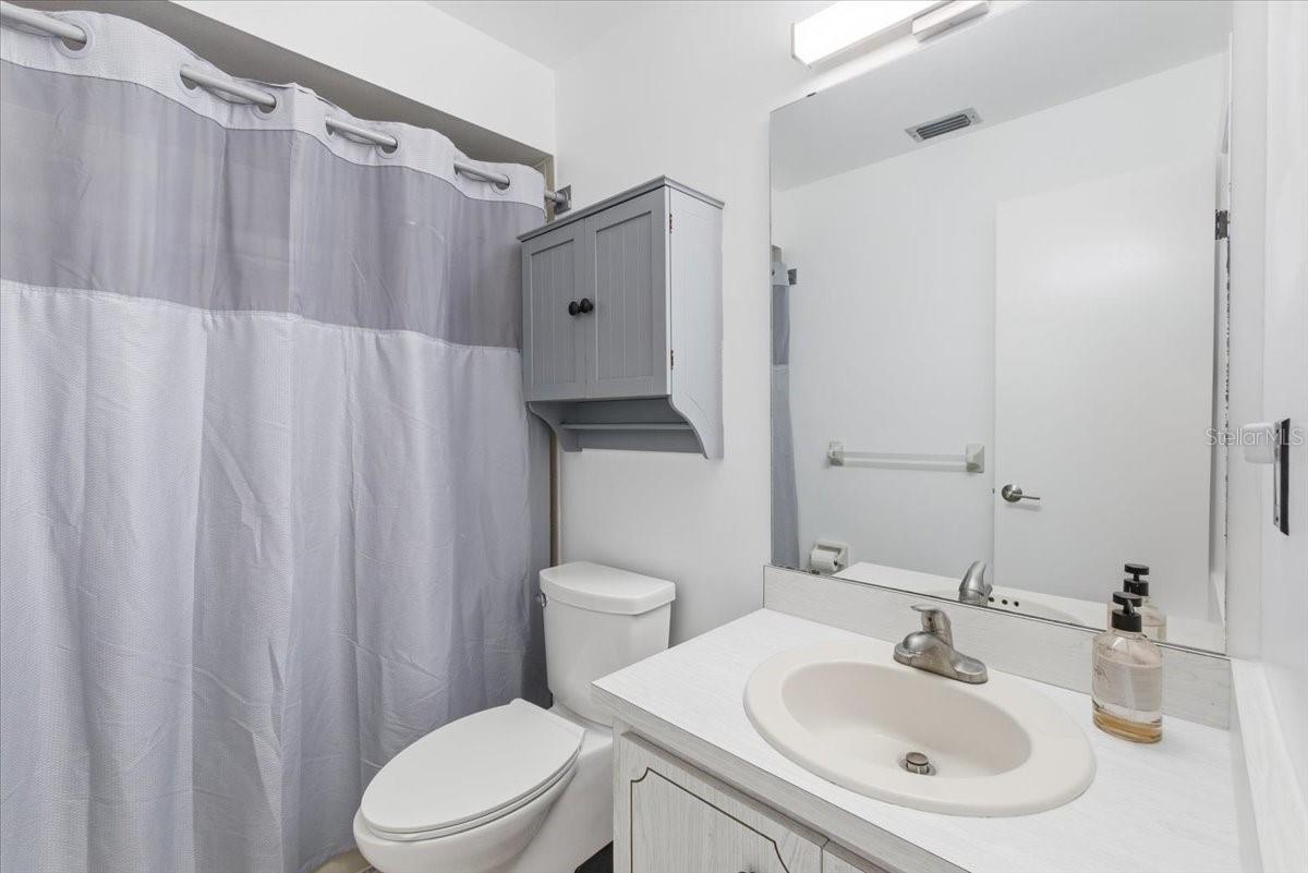 Image 26 of 37 For 8 Berkshire Lane