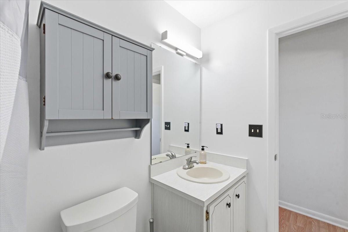 Image 27 of 37 For 8 Berkshire Lane