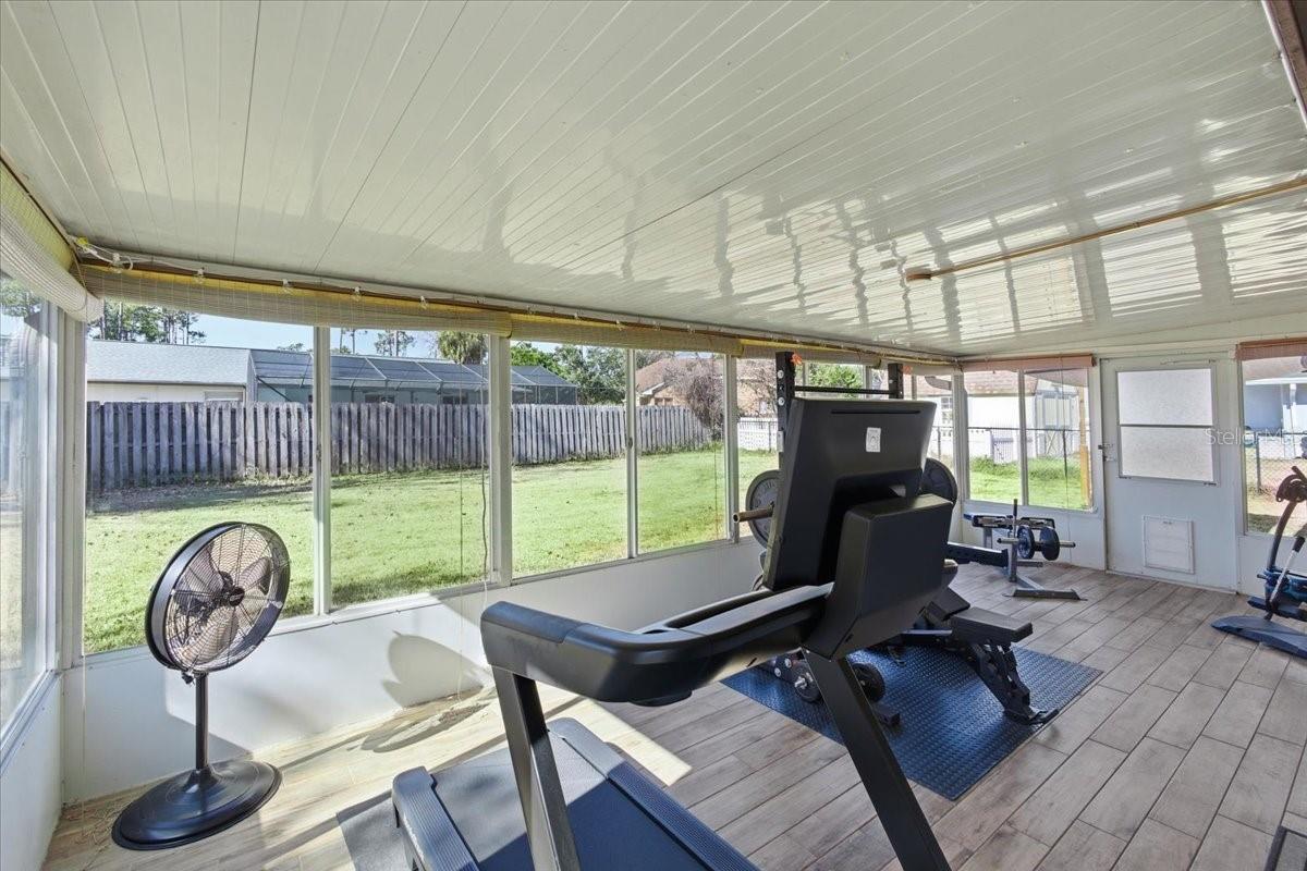 Image 28 of 37 For 8 Berkshire Lane