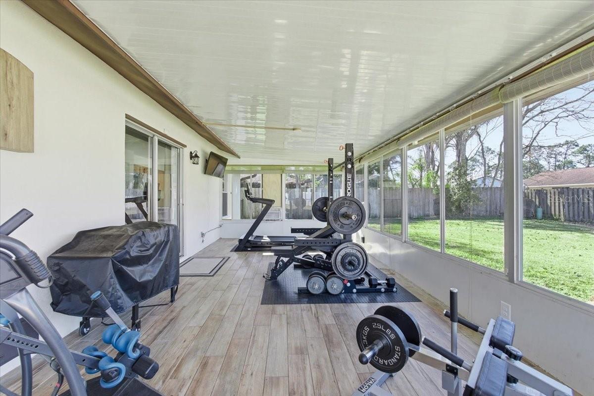 Image 29 of 37 For 8 Berkshire Lane