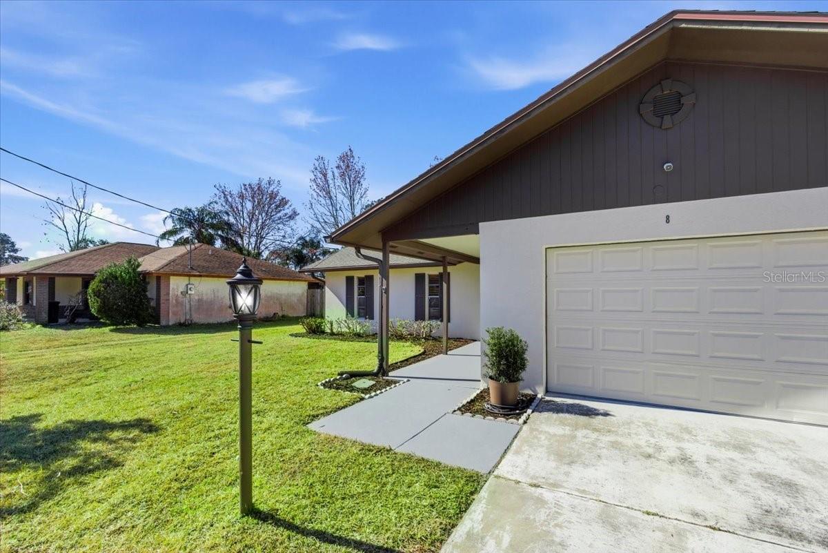 Image 5 of 37 For 8 Berkshire Lane