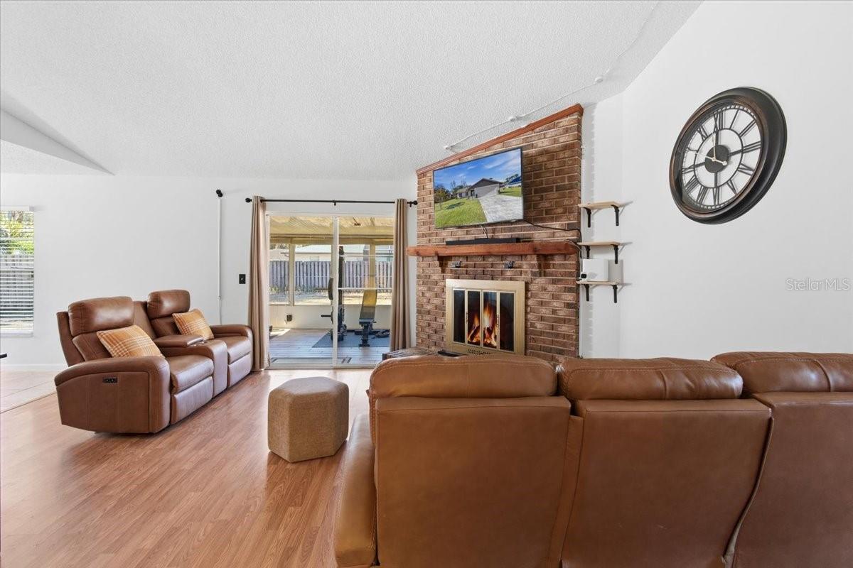 Image 9 of 37 For 8 Berkshire Lane