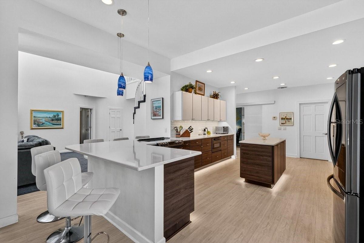 Image 13 of 49 For 13 Bay Pointe Drive