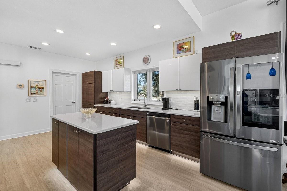 Image 15 of 49 For 13 Bay Pointe Drive