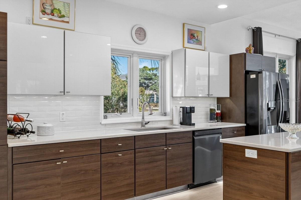 Image 16 of 49 For 13 Bay Pointe Drive