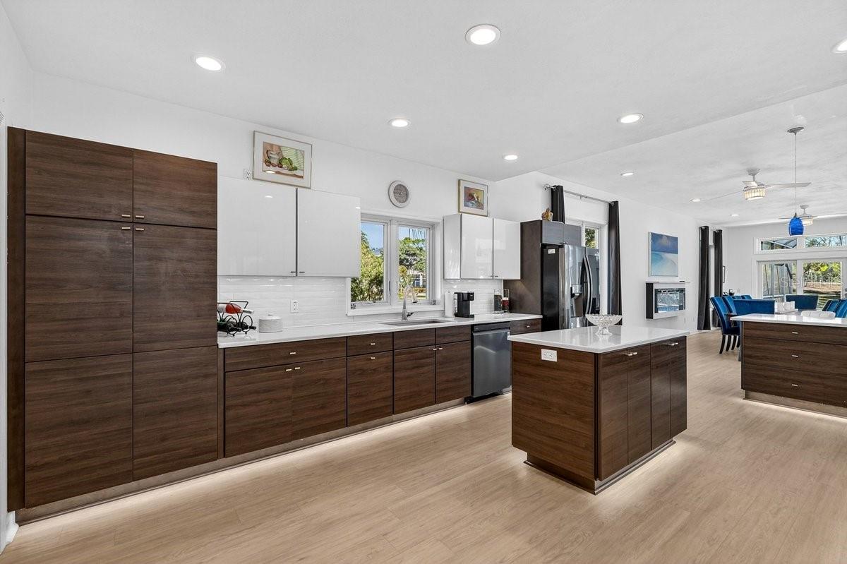 Image 17 of 49 For 13 Bay Pointe Drive