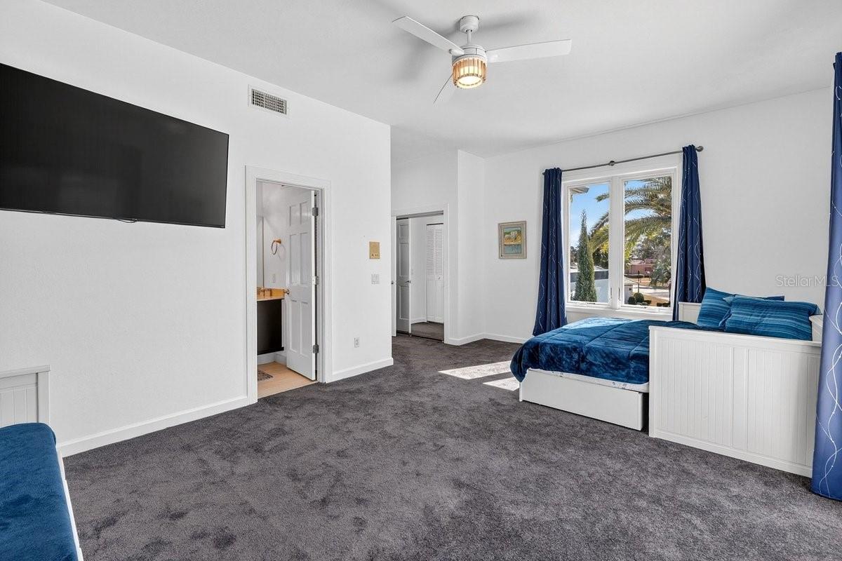 Image 36 of 49 For 13 Bay Pointe Drive